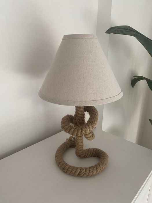 Candeeiro de mesa LED em linho