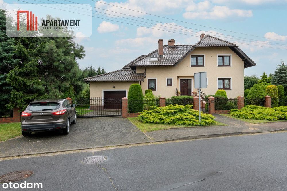 Przestronny dom w poszukiwanej okolicy!