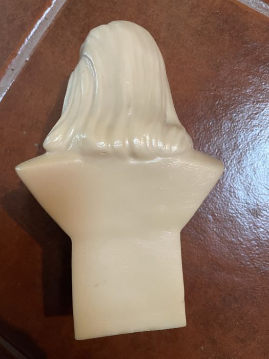 Small Liszt Statue424831344906096641
