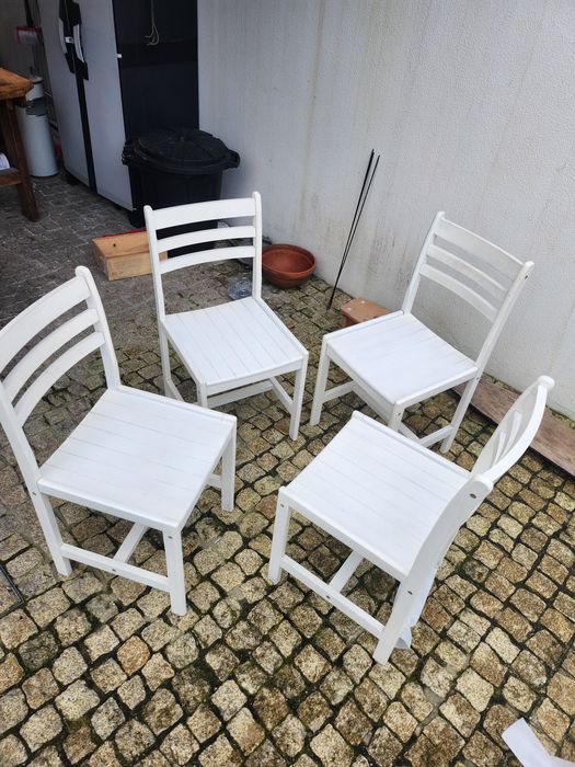 Vendo 4 cadeiras e + cadeira baloiço