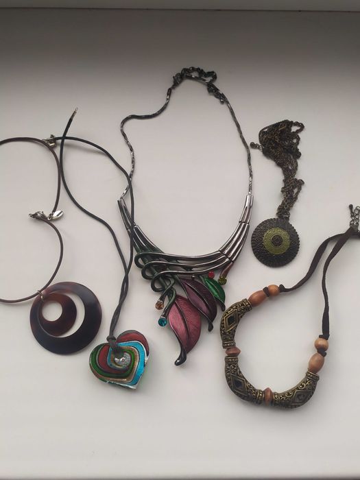 Лот прикрас 675 грам