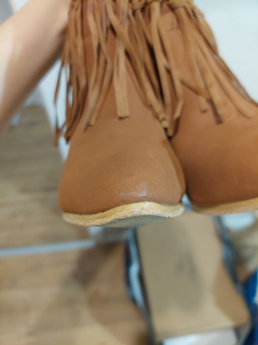 Botki brązowe camel 37 ocieplane frędzle