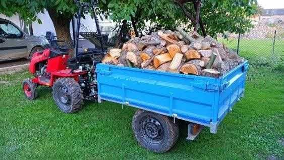 Traktorek z przyczepką