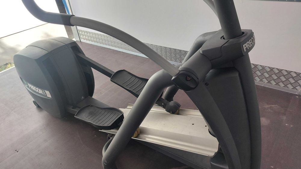 Maquina de ginasio ginastica profissional Precor EFX 546