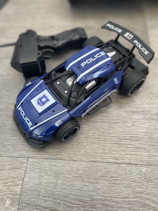 Машинка на радиоуправлении.