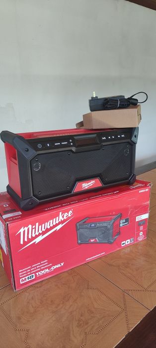 Продам радіо Milwaukee