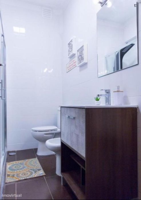 Quarto - localizado em Cedofeita Porto