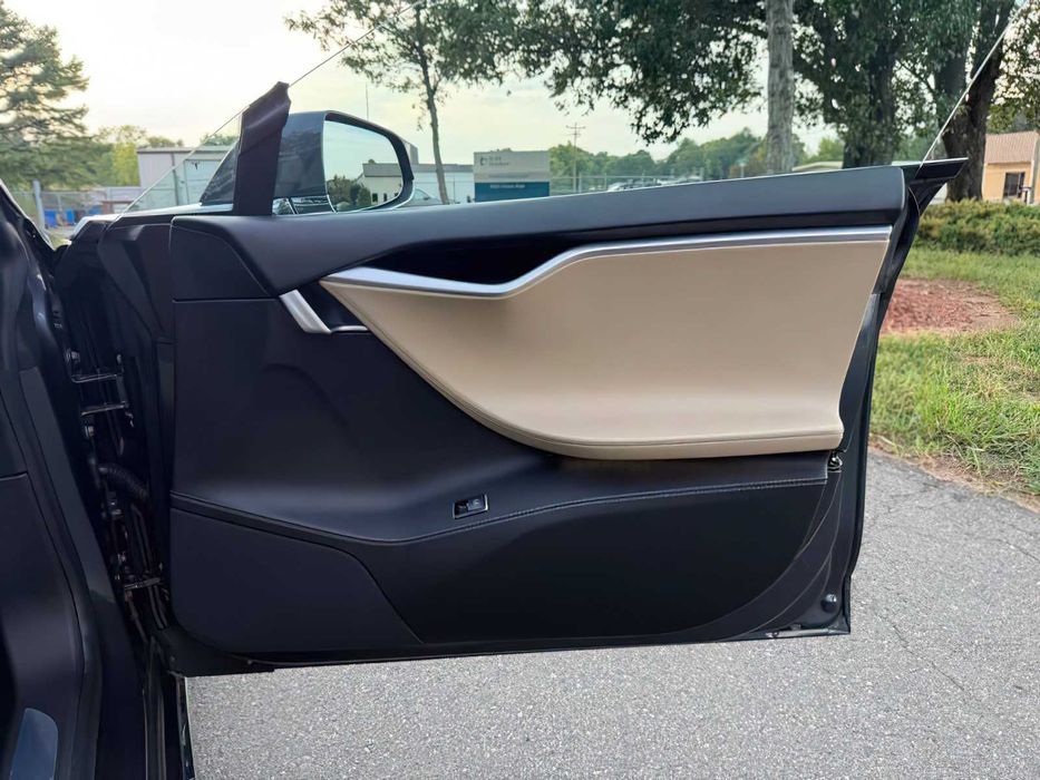 Tesla Model S      2017