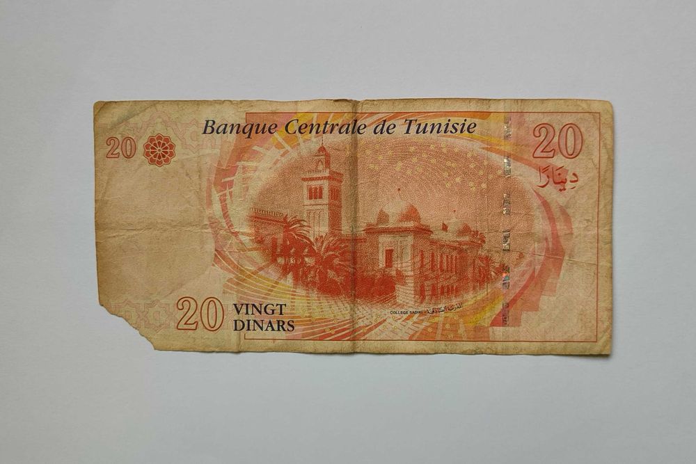 Nota de 20 dinares e duas moedas (Tunísia)