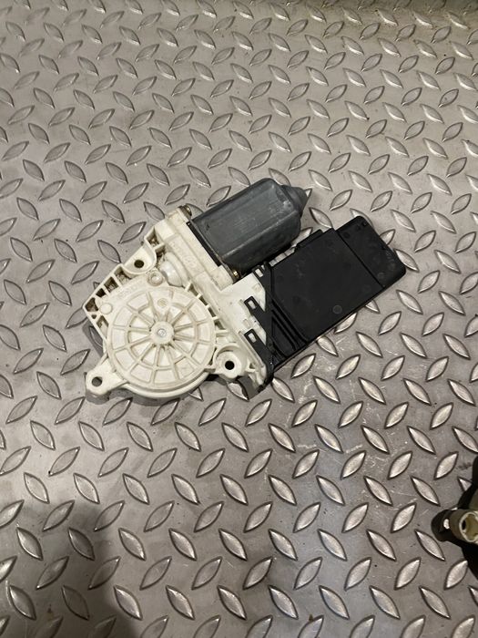 Motor elevador frente direito Volkswagen Golf IV