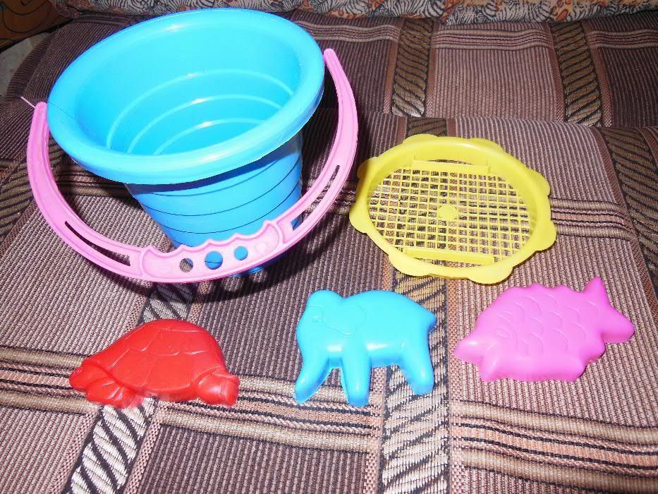 Детский набор для песочницы и моря (ведерко, 3 пасочки, ситечко)