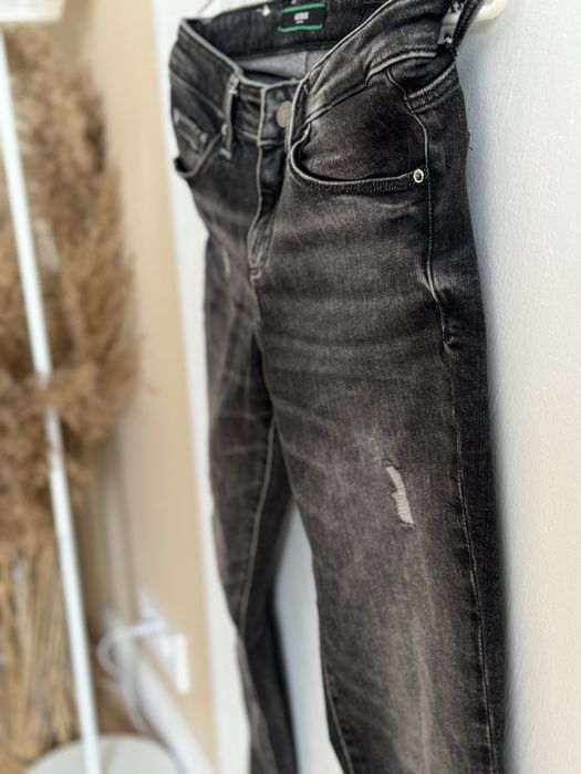Джинси guess  xs 25р.