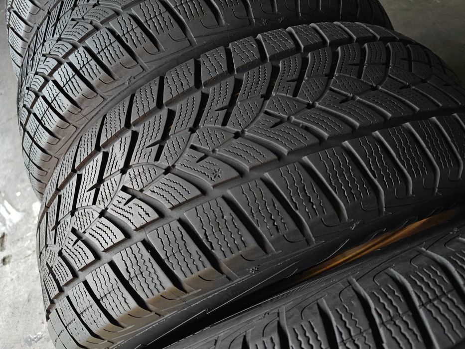R17 225/60 103V XL шини зимові вживані на Кіа Спортейдж імпортні GoodYear Ultraprip Performance рік24 виробництво Германія