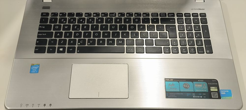 ASUS i7 17", 16GB RAM, 256GB SSD+1TB