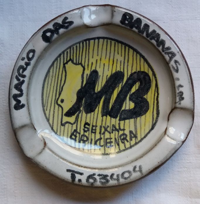 Cinzeiro antigo em barro com publicidade