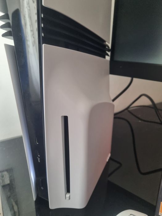 Ps5 Pro 2Tb + Leitor de CD + 2 comandos oficiais + 2 jogos + base de carregamento
