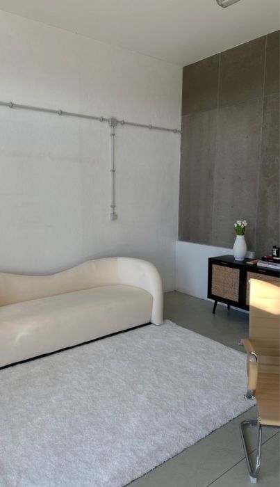 Conjunto escritório; sofa + 2 secretárias + cadeira