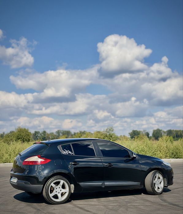 Renault Megane III 2011  | 1.6 бензин | 211 тис.км |