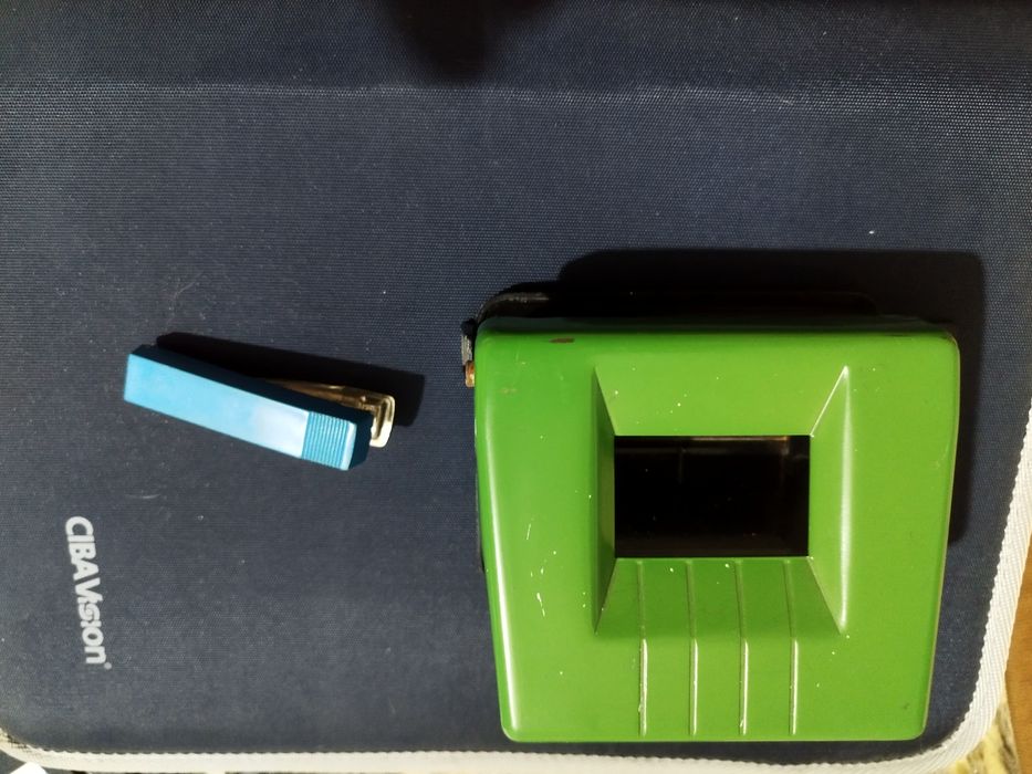 Furador grande e agrafador pekeno 7 euros