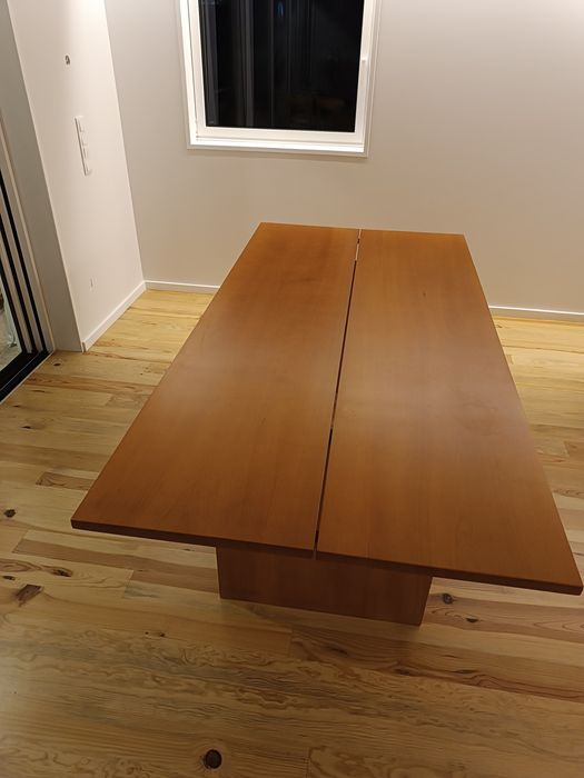 Mesa de jantar em madeira maciça 10 pessoas