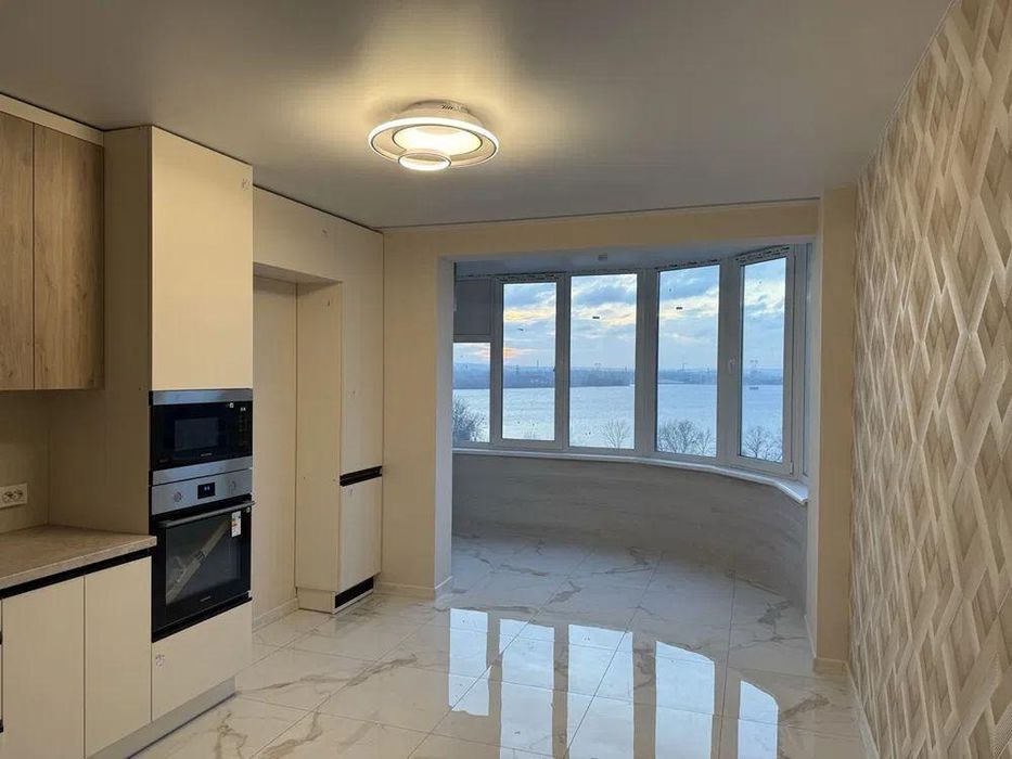 Продам 2-комн квартиру в районе Шолохова ул.