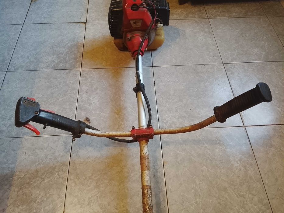 Máquina cortar erva