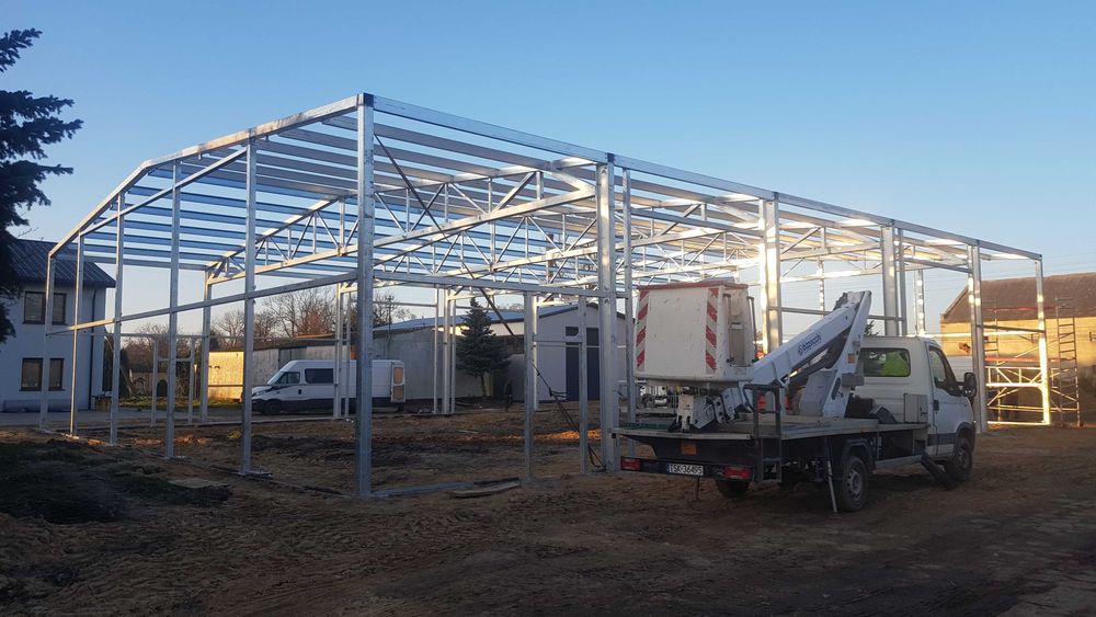 Budynek z płyty warstwowej magazyn garaż konstrukcja stalowa 15x24x5m