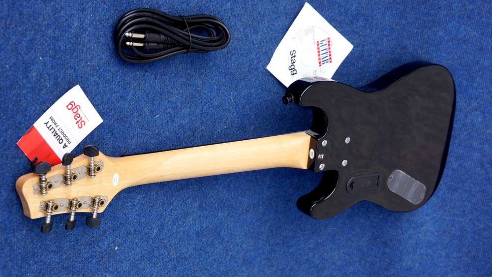 NOWA gitara Stagg z wbudowanym wzmacniaczem, warta ponad 700 zł