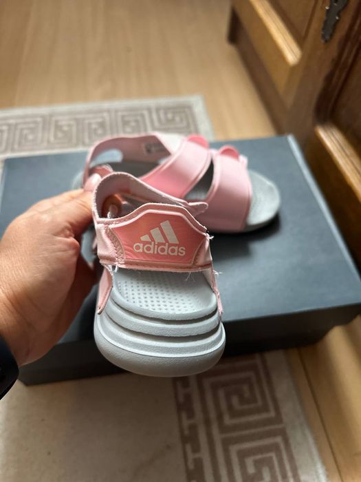 Adidas сандалі для дівчинки
