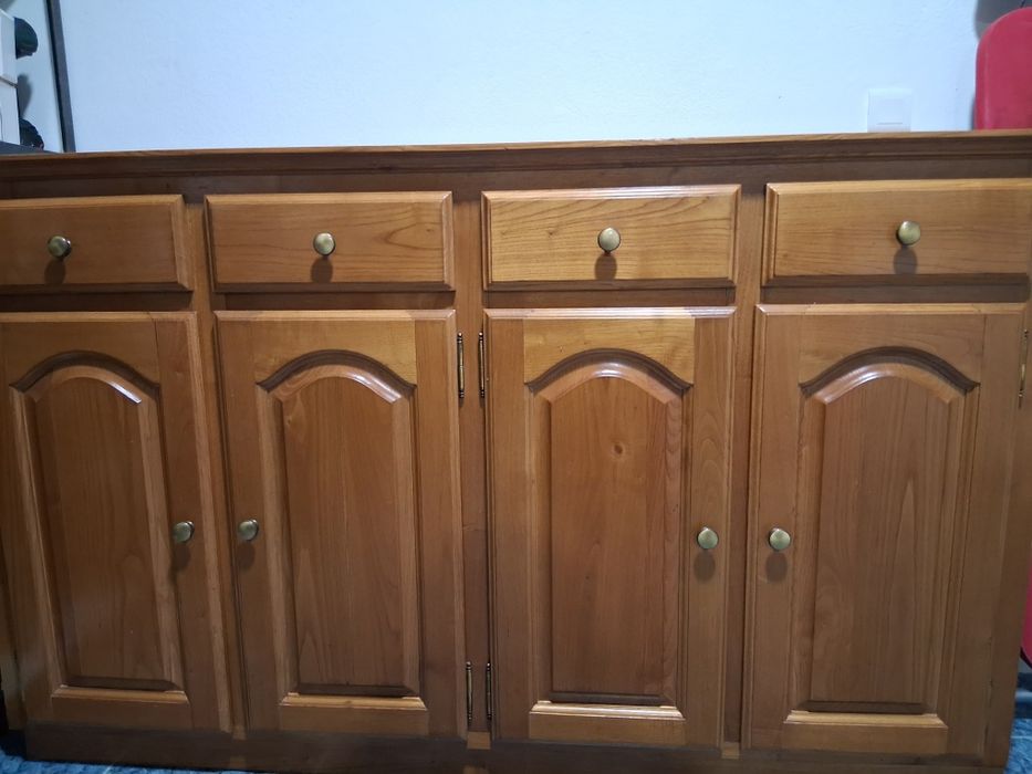 Vendo móvel de madeira com espelho