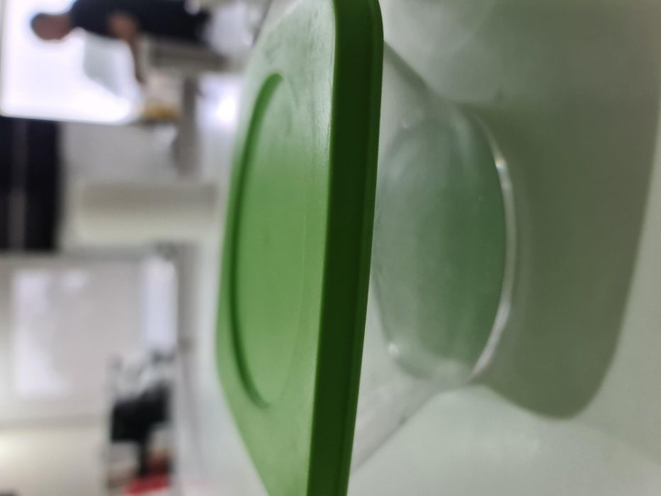 3 Taças transparentes com tampa verde