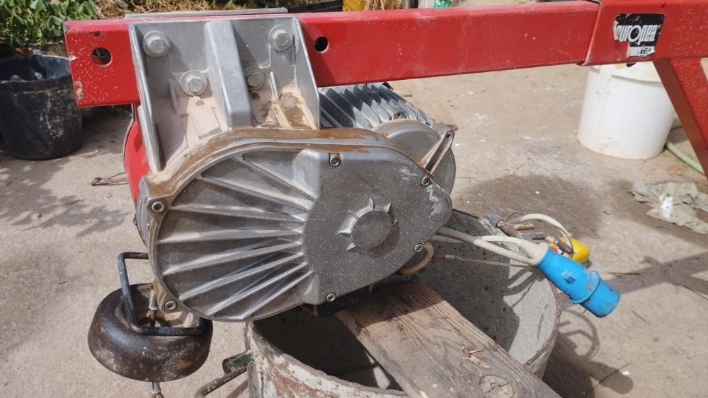 Guincho eléctrico extensível com balde