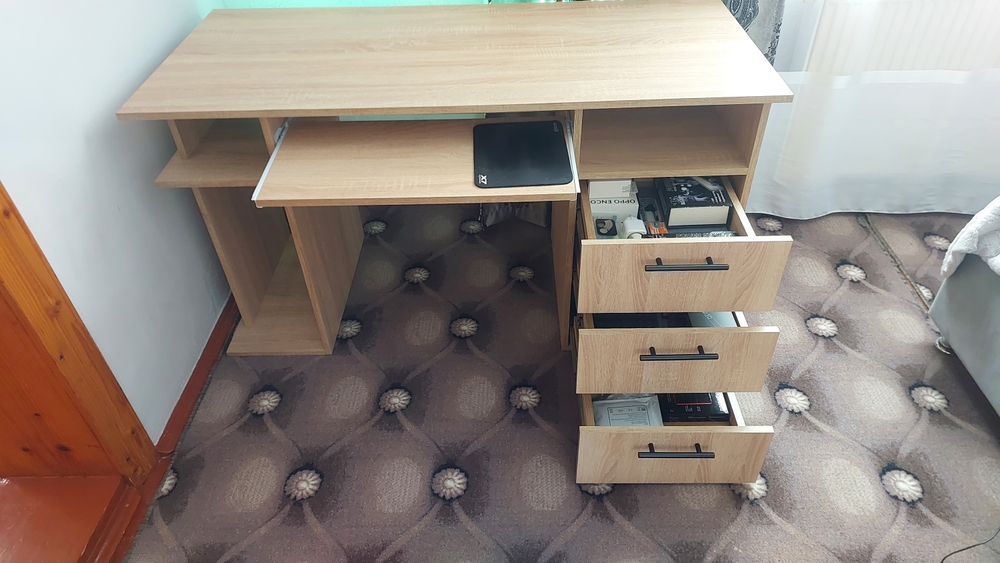 Стіл комп'ютерний з RGB підсвіткою