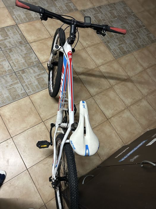 Vendo bicicleta todo terreno, marca berg.