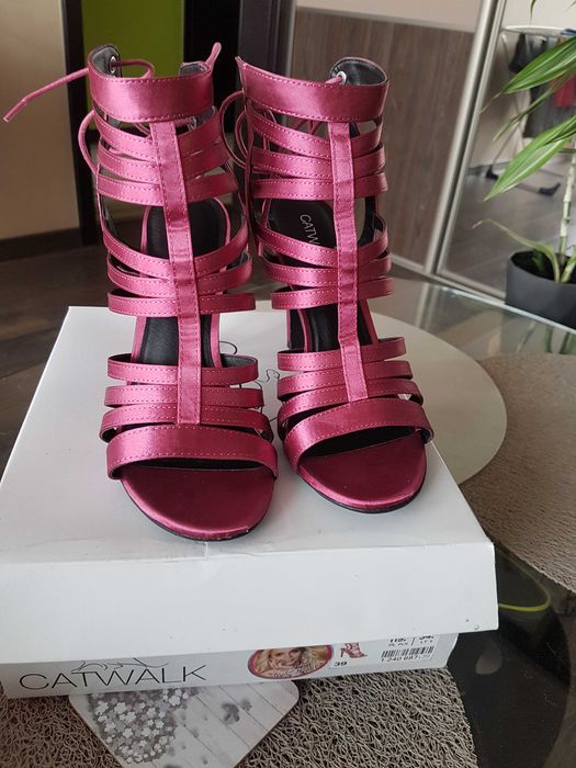 Śliczne sandały Catwalk r.39 !!