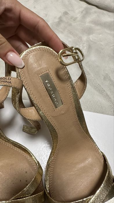 Босоніжки туфлі в золоті  нові