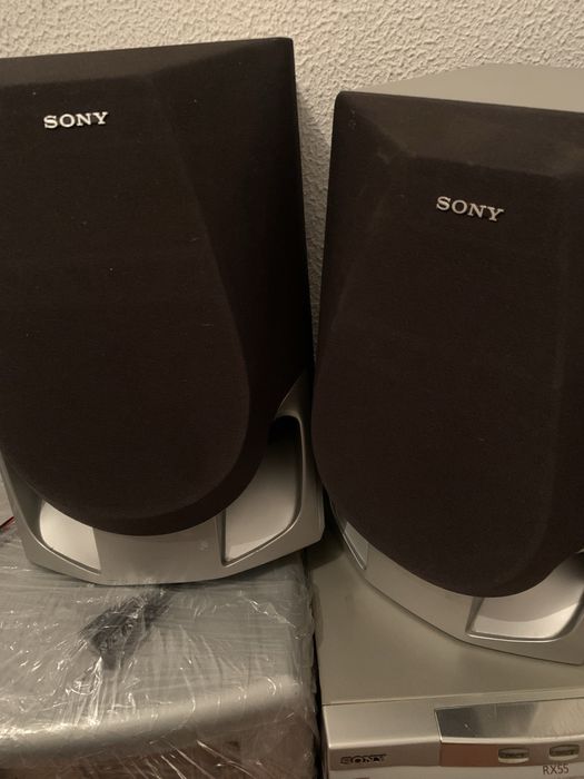 Aparelho de musica com colunas, radio e cassetes