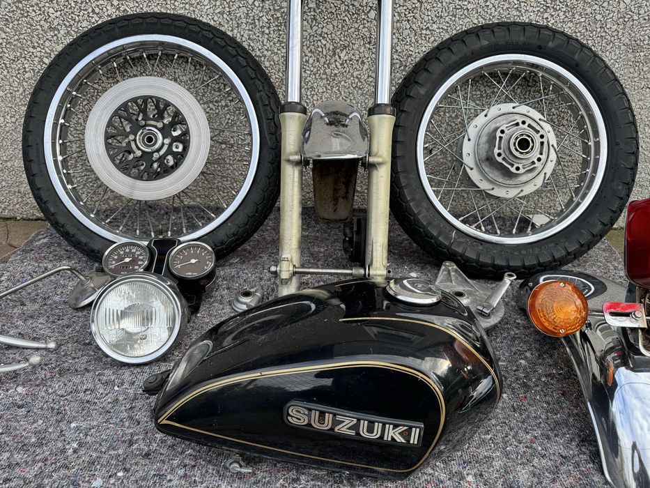 Suzuki GN400 komplet części w dobrym stanie