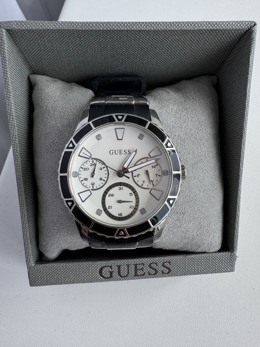Годинник  guess