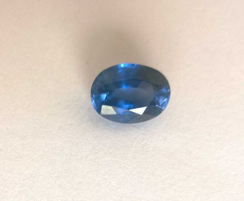 Szafir owalny  5.1 CT ,  11.4 x 8.4 mm