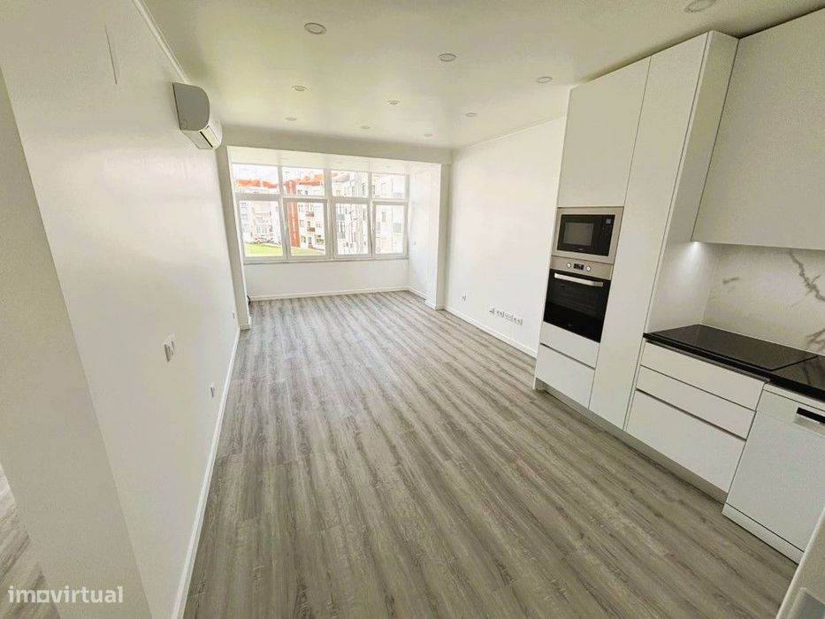 Apartamento T1 Renovado para Arrendamento no Centro de Santa Cruz -...