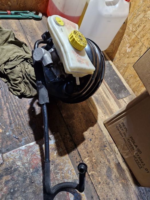 Serwo hamulcowe Audi A4 B6 8EO 612 105J