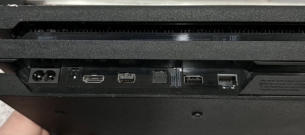 Playstation PS4 Pro + 3 джойстика + док станція для джойстиків