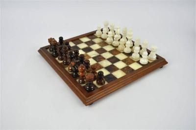 Marble and wood chessboard, 26/26 cm, in good condition.64284657890307120