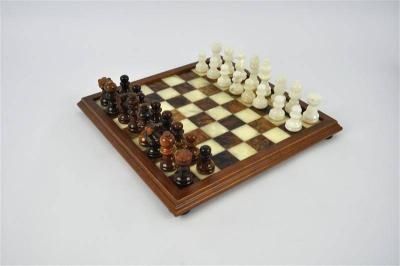 Tabuleiro xadrez em mármore e madeira com 26/26 cm, como novo