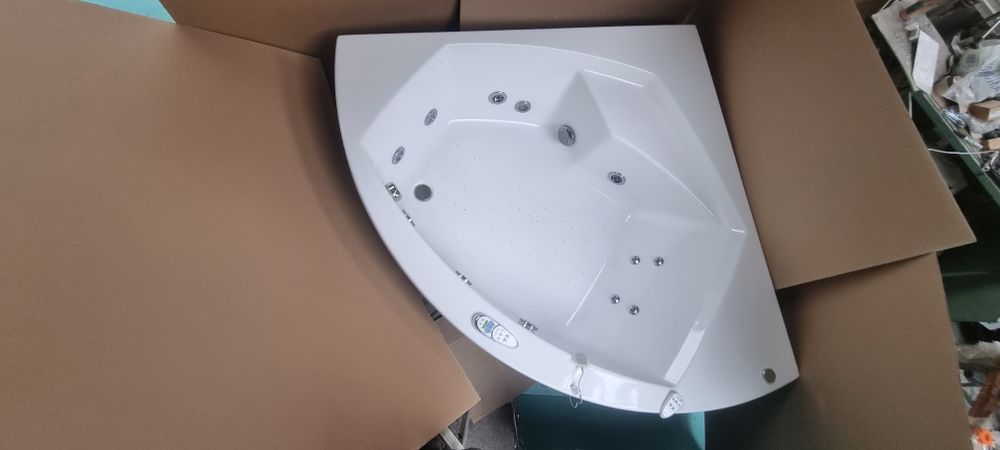 wanna z hydromasażem  diamante 150x150 poolspa system platinium