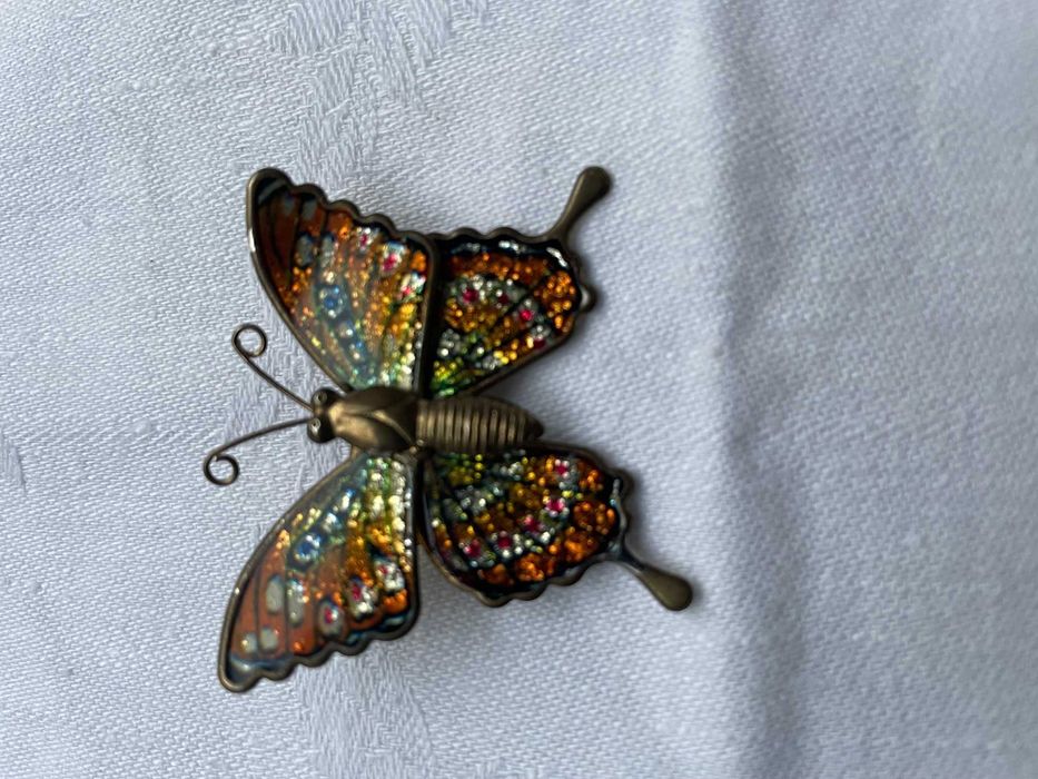 Вінтажна брошь-метелик з емалями