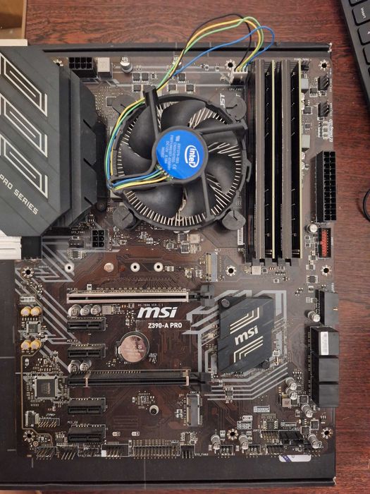 Продам комплект (i5 8400, Z390, 24G RAM)
