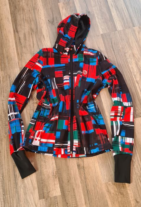 Bluza biegowa  kapturem NESSI r. S