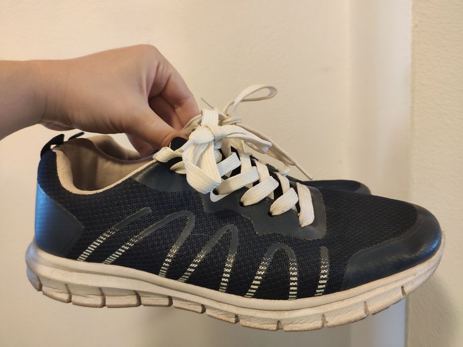 Buty sportowe w dobrym stanie unisex 39 - 40  rozmiar